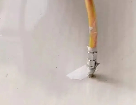 梁溪瓷砖空鼓维修公司专业解答在瓷砖铺贴过程中，如果使用的砂料过粗（如全部使用了粗砂），可能会导致以下问题